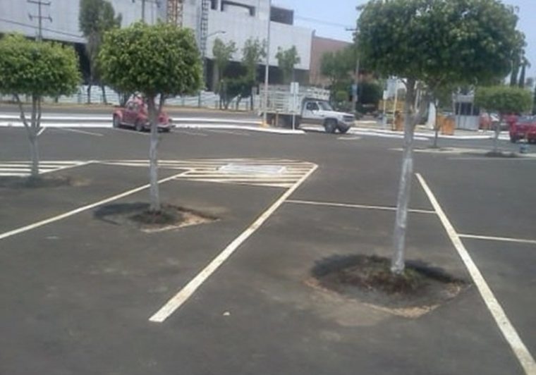 Със сигурност няма да можете да паркирате тук, дори и да искате! Най-безумните паркинги на света! 6