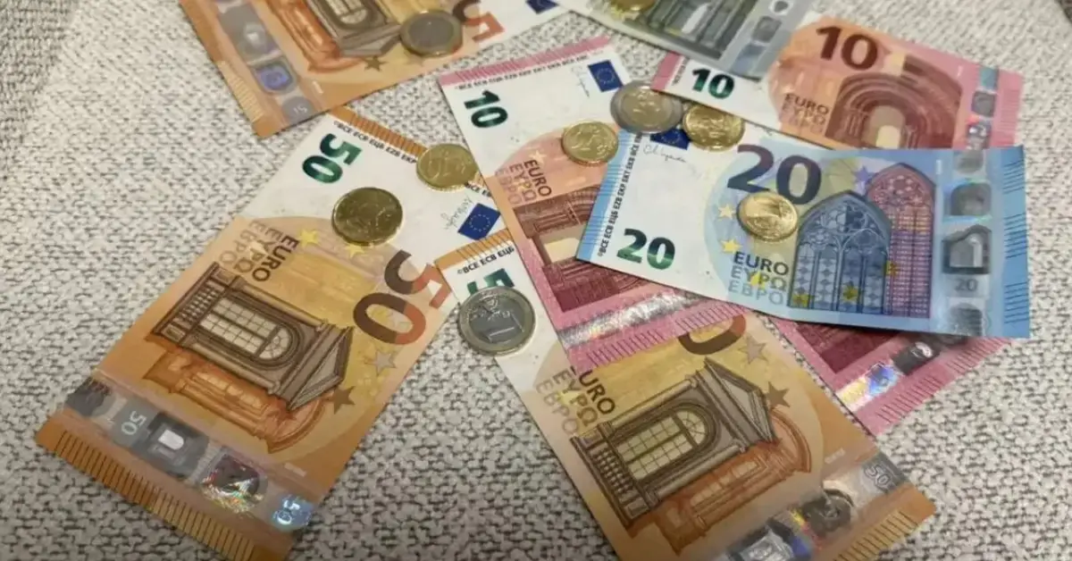 По-малко пари в заплатата от 1 август: Ето кои ще бъдат засегнати По-малко пари в заплатата от 1 август: Ето кои ще бъдат засегнати