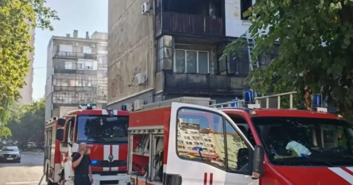 Мъж увисна на прозорец, за да се спаси от пожар в град Пловдив Мъж увисна на прозорец, за да се спаси от пожар в град Пловдив