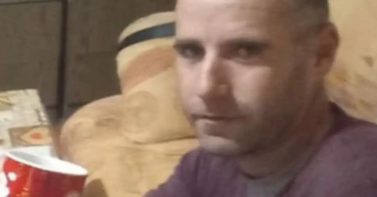 Приятел на убития Георги Кузев проговори: Разкри какво е търсел в сайтовете за запознанства Портрет на мъж с къса коса и лилава блуза в домашна обстановка