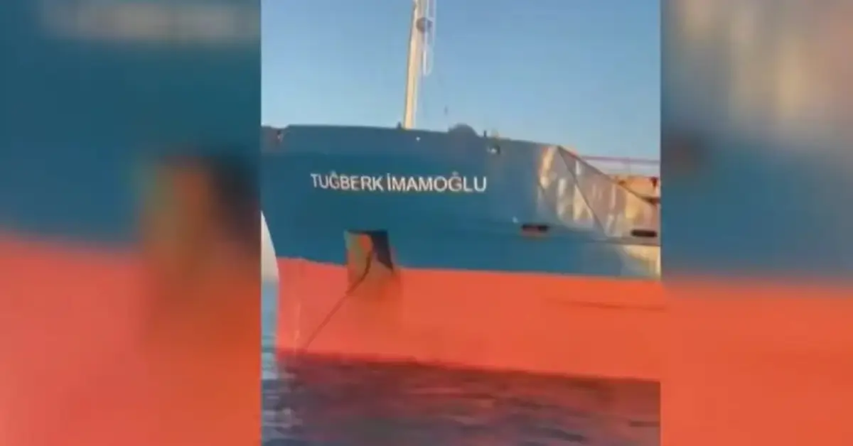 Кораб потъна само за 11 минути в Мраморно море: Издирват целия 10-членен екипаж Корабът TUĞBERK İMAMOĞLU със синьо-оранжев корпус плава в морето.