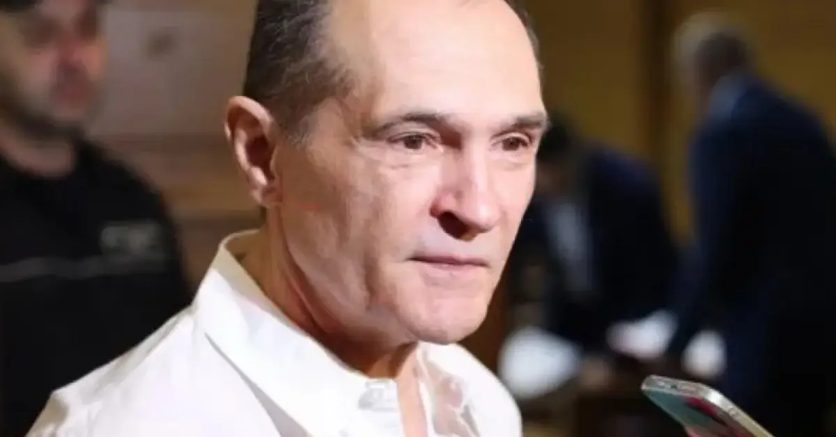 Васил Божков е приет по спешност в кардиологията на „Софиямед“ Васил Божков в близък план с бяла риза на публично събитие