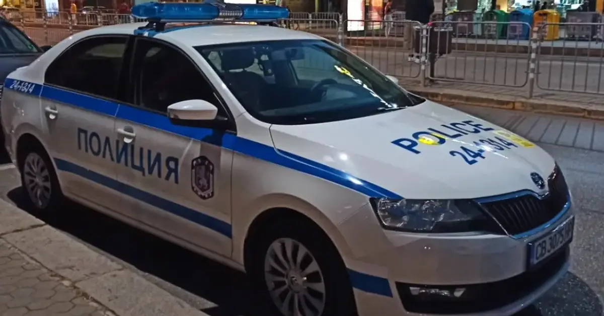 Над 10 младежи нападнаха момче до мол в Пловдив, били го и го горили със запалки Над 10 младежи нападнаха момче до мол в Пловдив, били го и го горили със запалки