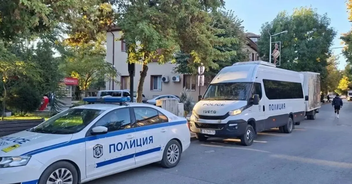 Засилено полицейско присъствие във ВМИ в Пловдив, криминалисти влязоха в сградата Засилено полицейско присъствие във ВМИ в Пловдив, криминалисти влязоха в сградата