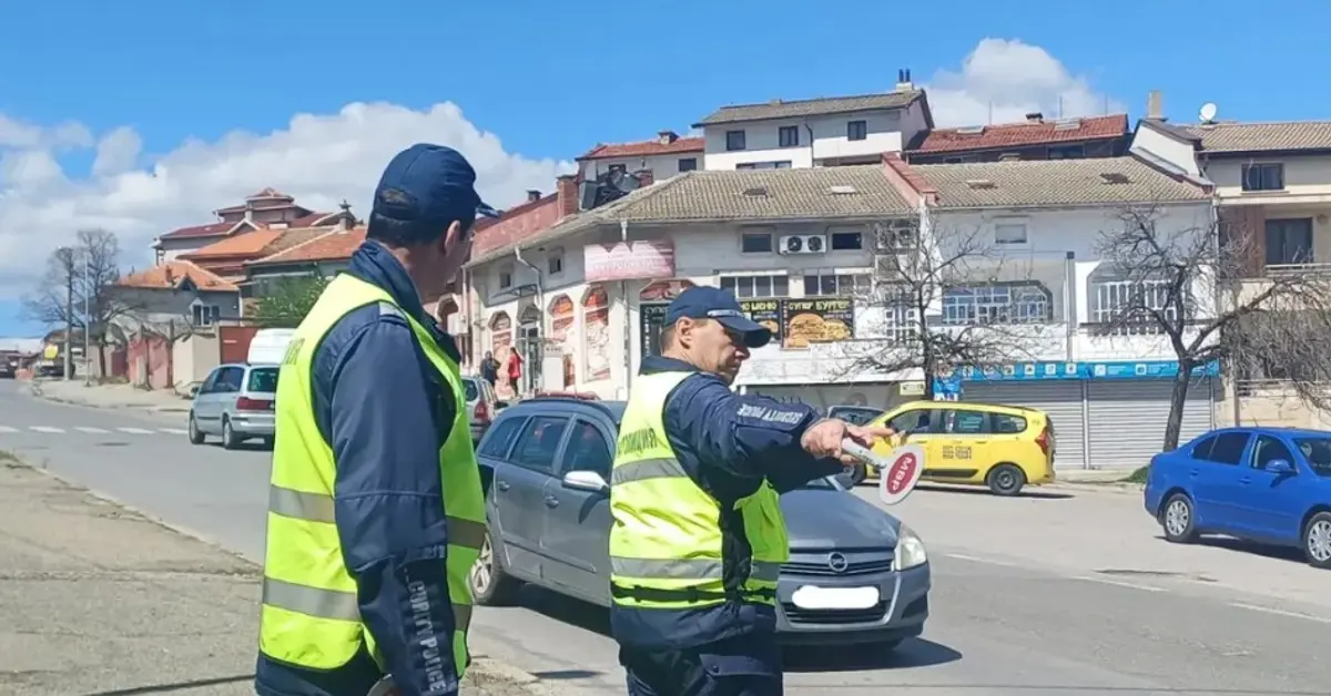 Полицаи спряха притеснена майка с болно бебе – реакцията им я накара да им благодари публично Полицаи спряха притеснена майка с болно бебе – реакцията им я накара да им благодари публично