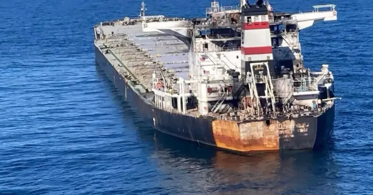 След атаката в Черно море: Спасиха 18 моряци, втори кораб е пред потъване След атаката в Черно море: Спасиха 18 моряци, втори кораб е пред потъване