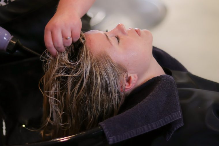 8 най-чести причини за омазняването на косата и как да го избегнем максимално 2
