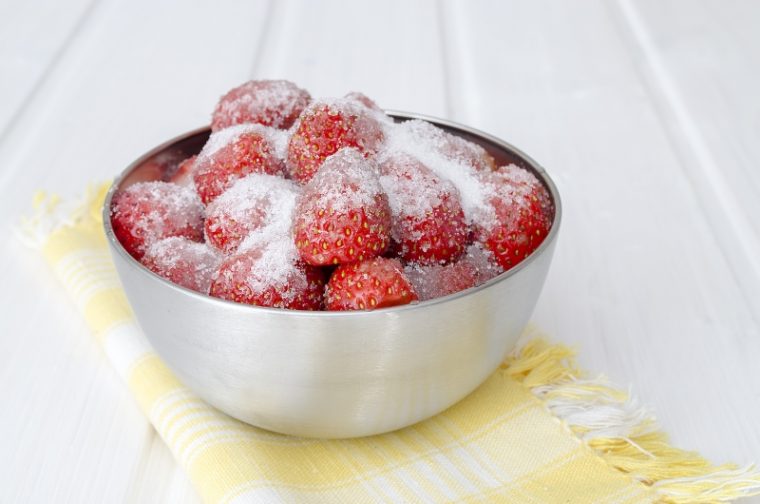 Малко ягоди и малко захар и хоп - любимо сладко от ягоди на децата 9