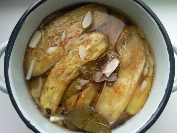 Сезонна вкусотия: мега яки мариновани патладжани с чесън и мед 2