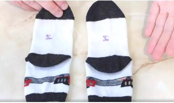 снежнобели чорапи