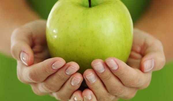 зелената ябълка е част от алкалната диета