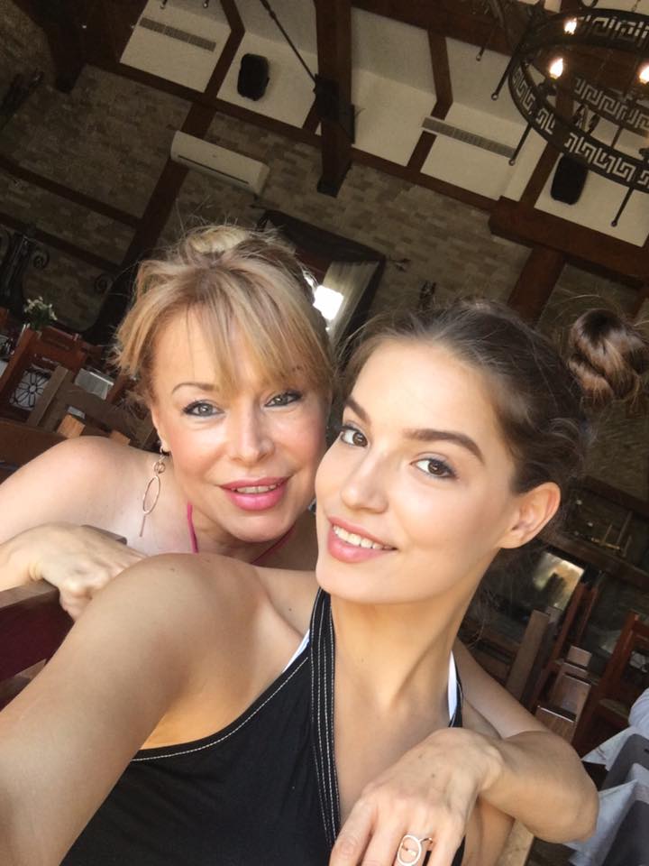 Мира Добрева е красива, но дъщеря й е ослепителна! Лора става все по-красива - генът си е ген! (Снимки): 3
