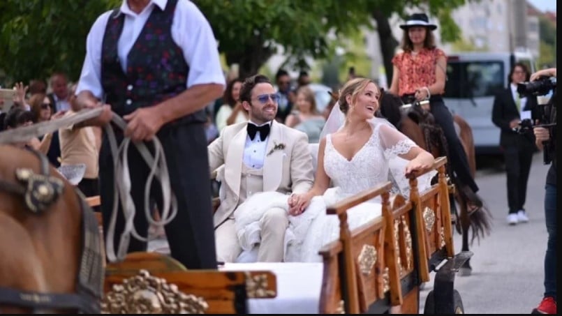 Сватба с паничерска каруца събра цял свят в Хисаря / СНИМКИ 5