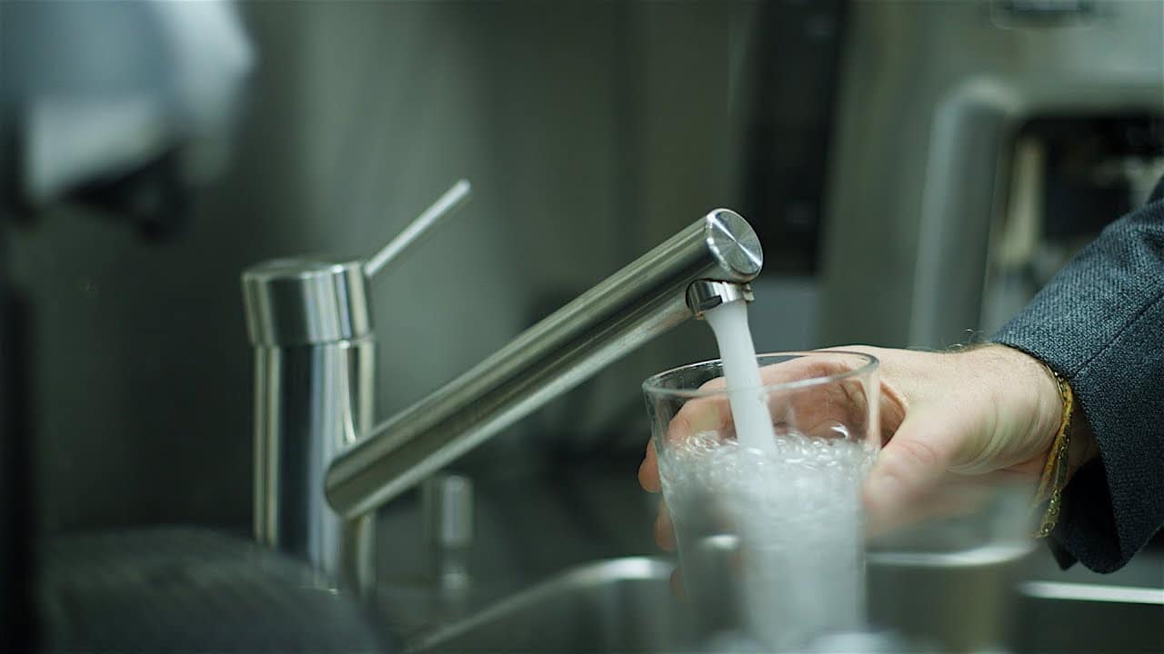 Може да бъде опасно – как да премахнете флуора от водата, която пиете: 2