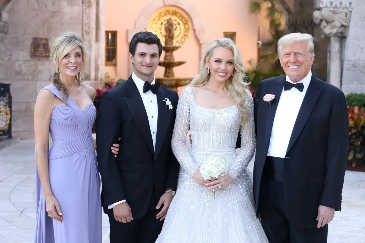 Доналд Тръмп вдигна сватба за милиони - омъжи дъщеря си за милиардер! Вижте 8-етажната торта и целия блясък (СНИМКИ): 5