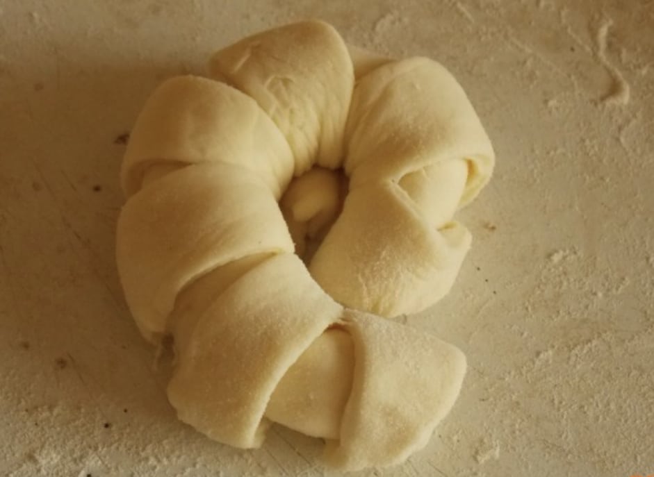 Тюрбан кифли - малък трик ги прави толкова съвършено красиви! А и на вкус си ги бива: 3