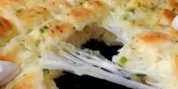 Невероятно пухкаво хлебче с богата плънка – опитайте тази различна и вкусна рецепта! ВИДЕО 4