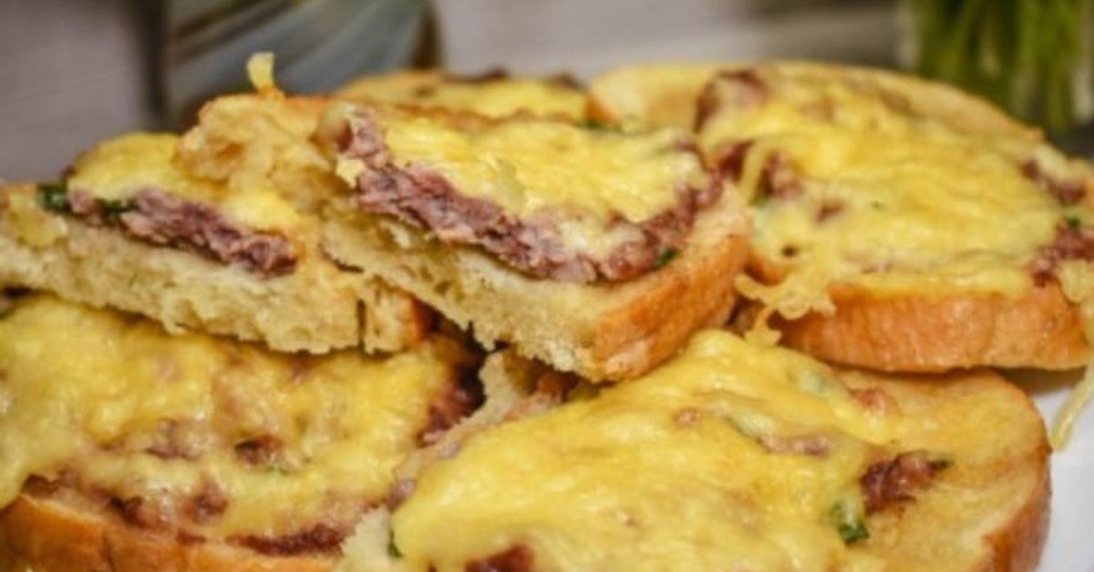 Супер вкусни принцеси с кайма. Таен трик, който трябва да знае всяка домакиня! Апетитни топли сандвичи с кайма и разтопен жълт кашкавал.