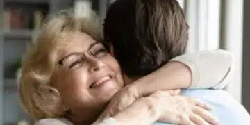 Среща след 40 години: Емоционалната среща на една майка със сина, когото е дала за осиновяване 2