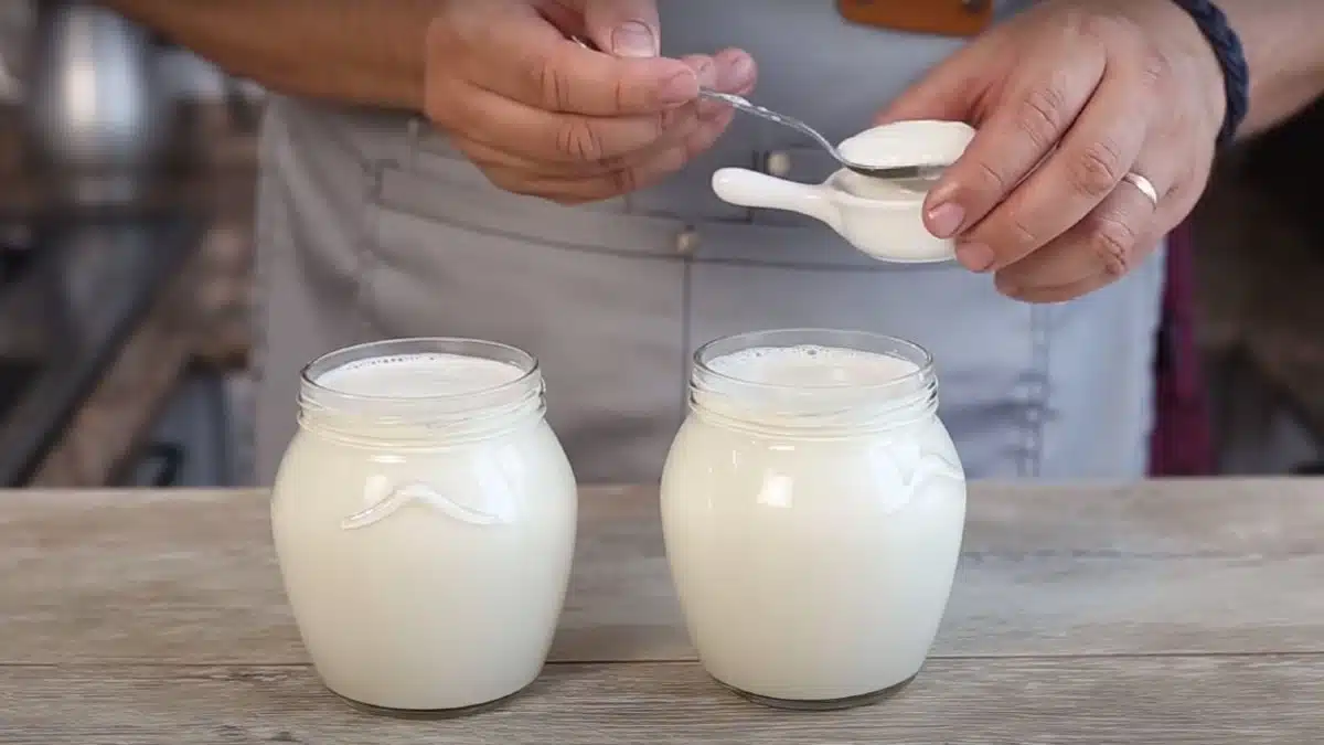 САМО 2 съставки и киселото ми мляко става в пъти по-вкусно и гъсто от купешкото! Кеф да ти е да го хапваш: 3