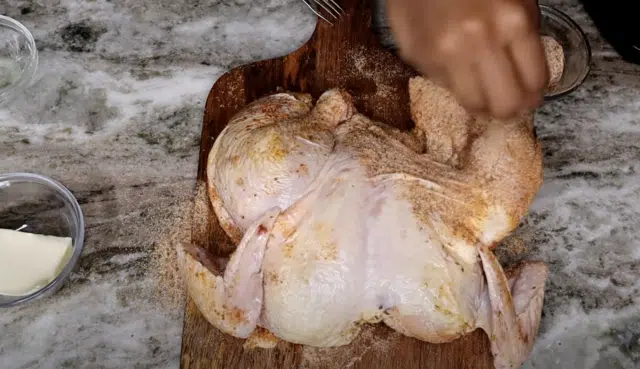 Открихме най-добрата рецепта за домашно печено пиле: Толкова е сочно, че след всяка хапка потича божествен сок! 2
