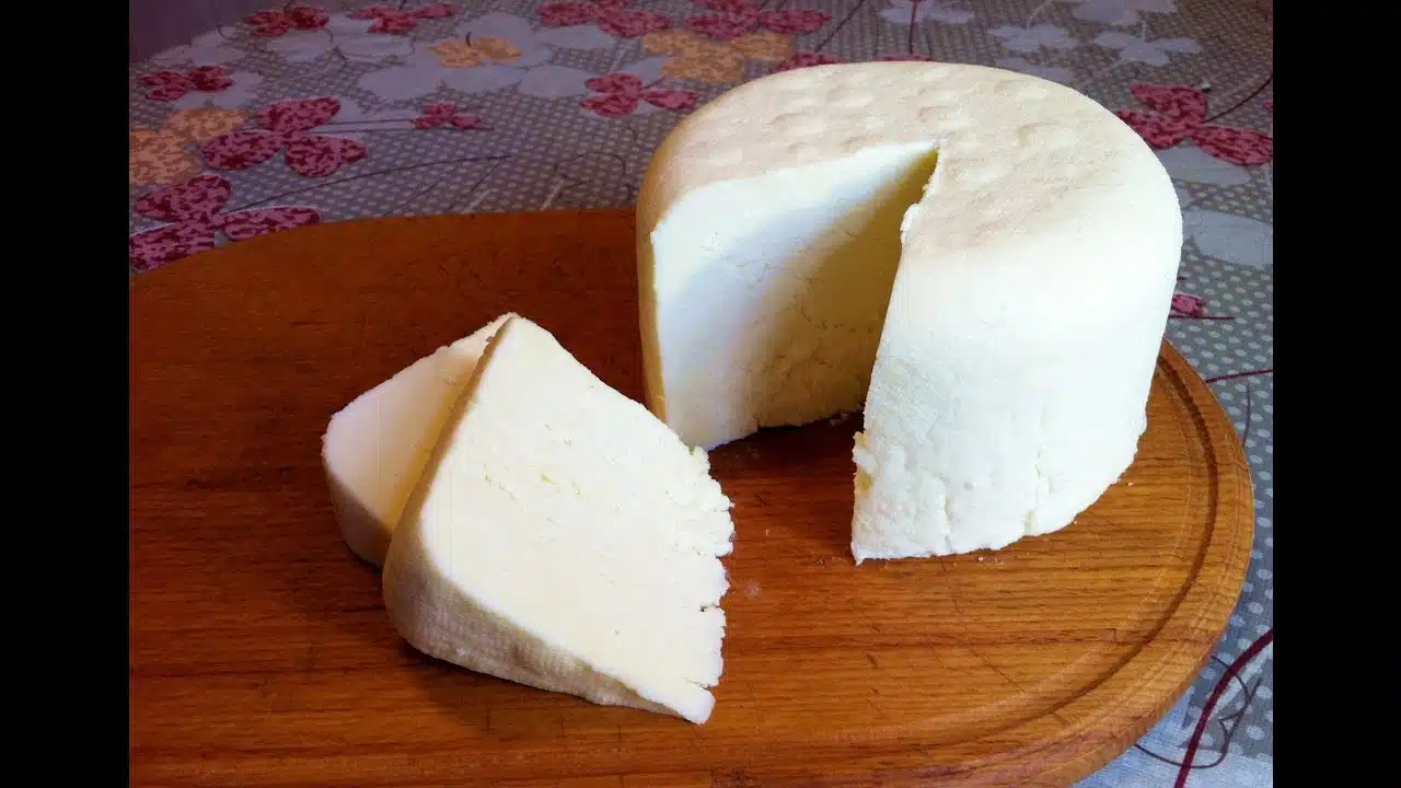 Домашно сирене от мляко и капка оцет – невероятно лесно и вкусно като от мандра 2 Домашно сирене от мляко и капка оцет – невероятно лесно и вкусно като от мандра 2