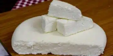 Домашно сирене от мляко и капка оцет – невероятно лесно и вкусно като от мандра 2