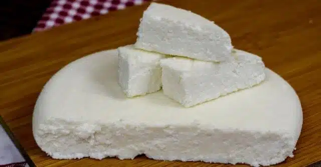 Домашно сирене от мляко и капка оцет – невероятно лесно и вкусно като от мандра 1 Домашно сирене от мляко и капка оцет – невероятно лесно и вкусно като от мандра 1
