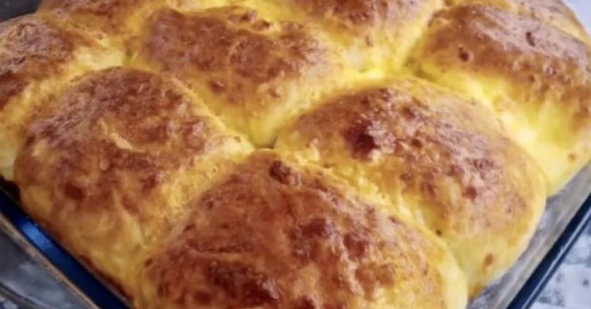 Мамината квасена баница е най-вкусна - давам рецептата Златисти, пухкави домашни хлебчета, току-що изпечени в тава.