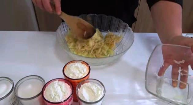 Настъргани ябълки за сладкиш