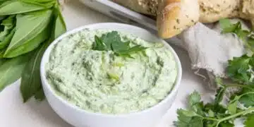 Пикантна разядка с краставици и сирена – свеж вкус 1