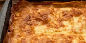 Неустоима българска баница със сирене, вкус, който винаги остава (Рецепта) 2
