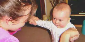 Жена реши да помогне на самотна съседка, която току що бе станала майка и се натъкна на нещо крайно неочаквано 1