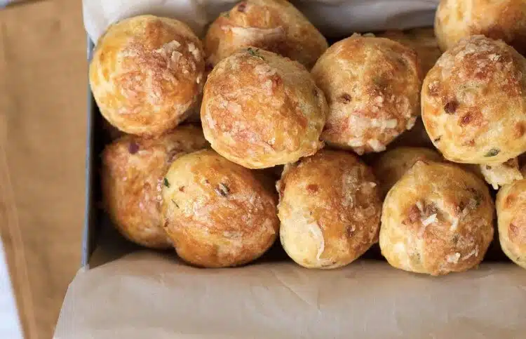 Мания сред домакините - вкусни гужери с кашкавал, лесно се правят, бързо се хапват 1