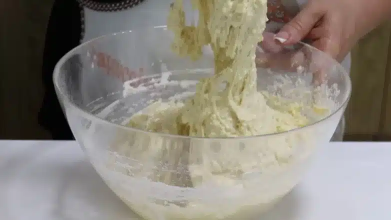 Доскоро се редях в пекарната за тези безумно вкусни мекици, но вече имам рецептата и ги правя у дома, трябва да опиташ: 1