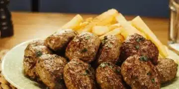 Всички у дома обичат рецептата ми за сочни и вкусни кюфтенца, тайната е в съставките: 10