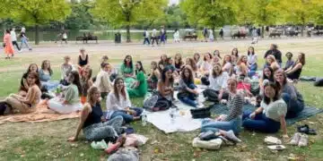 Хиляди жени станаха част от клуба за борба със самотата... 3