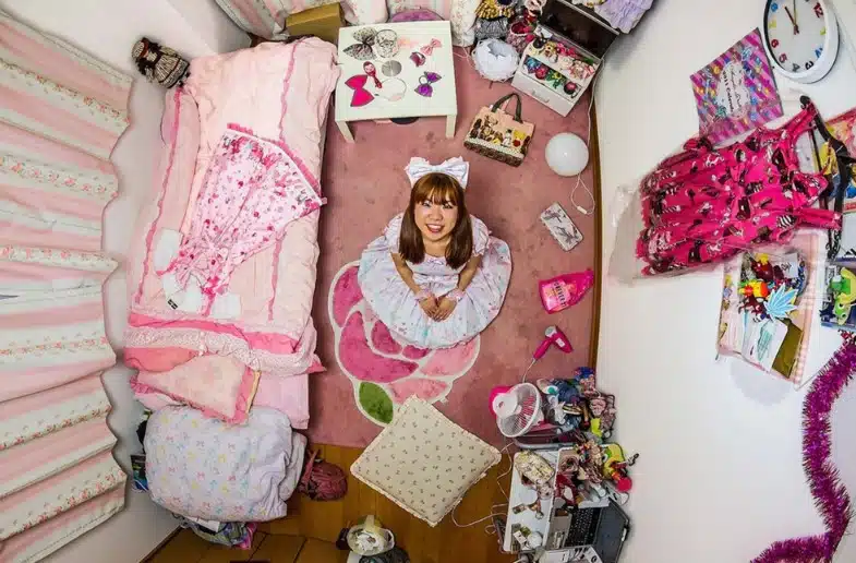 Проектът „Моята стая“ на френски фотограф придоби широк интерес – той показва как се различават спалните на младите хора по света 1