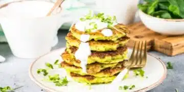 Толкова са вкусни, че няма да може да им устоите – приготвяме палачинки от тиквички! 15