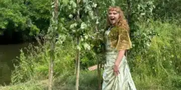 За да привлече вниманието на хората, момиче реши да се омъжи за река 2