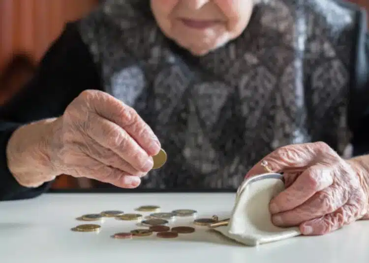 Предлагат линията на бедност от 2024 година да стане на 646 лева 1