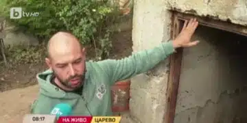Семейство от Царево не е спало от 4 дни, ринат кал, имат нужда от помощ! 1