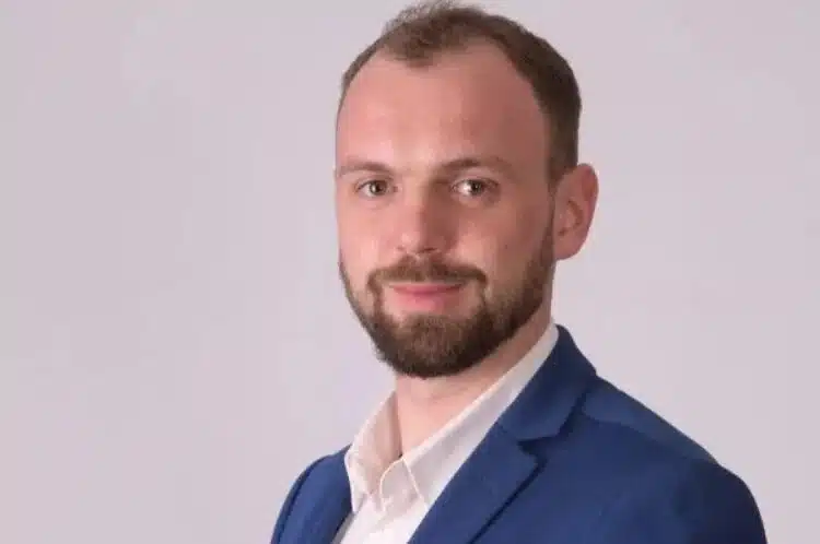 Излезе нещо любопитно във връзка с Мустафа Емин и поста му в МО... 1 Излезе нещо любопитно във връзка с Мустафа Емин и поста му в МО... 1