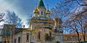 След като затвориха Руската църква – миряни излизат на протест пред нея! 1