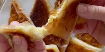 Хрупкави и сочни банички на тиган, най-добрата закуска – стават за минути и всички искат още и още от тях! 12