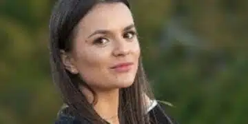 Тази красива българка е обвинена на Острова за шпионка на Москва - работи като козметичка! 3
