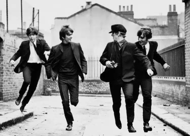 Исторически вещи на The Beatles ще се предлагат на търг със обща стойност 9 милиона долара 1