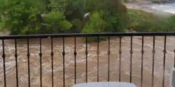 Ужас по родното Черноморие! 50 деца бедстват в хотел в Царево, водата го е заляла! 1