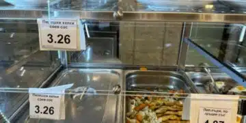 Оплаквате се от цените по морето? Какво ще кажете за кашкавал на фурна за 3.01лв, а шопска салата за 2.91лв? 4