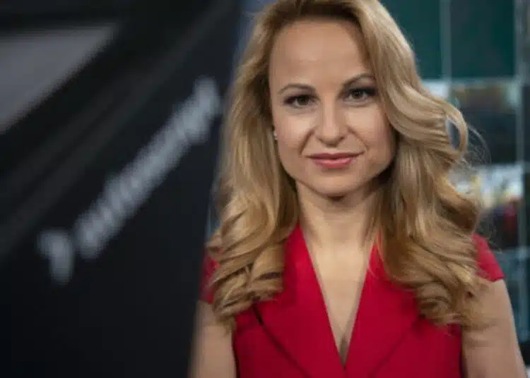 За да става в 4:30 сутринта и да си партнира със Златимир Йочев, Цънцарова си договори доста прилична заплата! 1 За да става в 4:30 сутринта и да си партнира със Златимир Йочев, Цънцарова си договори доста прилична заплата! 1